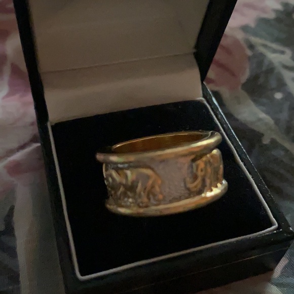 Elephant Ring - Picture 2 of 9
